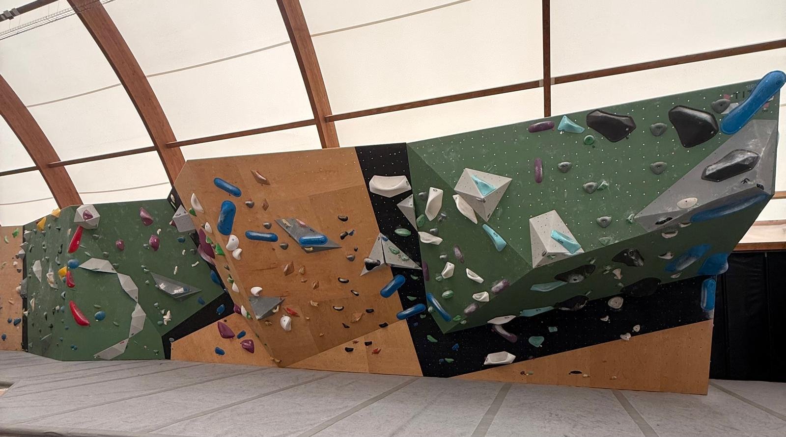 Le mur de bloc Titan de South Block Park, le modèle EP Climbing retenu pour les Jeux de Paris 2024